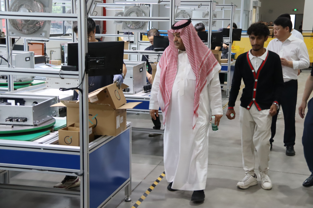 Saudi Prince's Delegation Visits Guokong Electric — 5
