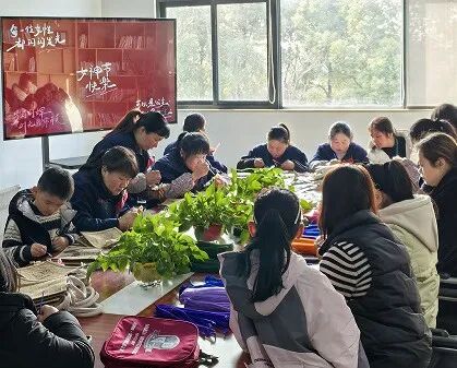 Painting Spring by Hand | Guokong Electric Celebrates International Women's Day with Flowers — 6