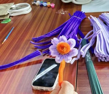 Painting Spring by Hand | Guokong Electric Celebrates International Women's Day with Flowers — 13