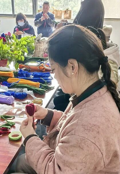 Painting Spring by Hand | Guokong Electric Celebrates International Women's Day with Flowers — 18